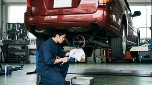 リフトアップした車のデフの点検・整備