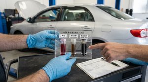 ATFの新品と劣化状態を比較するオイルサンプル