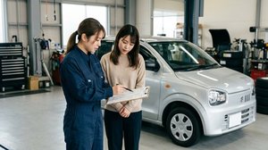 整備士から車検の見積もりや点検内容の説明を受ける場面