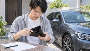 免許証が見当たらない財布を確認